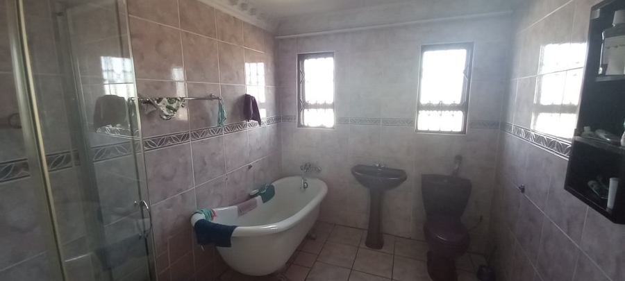 5 Bedroom Property for Sale in Zamdela Free State